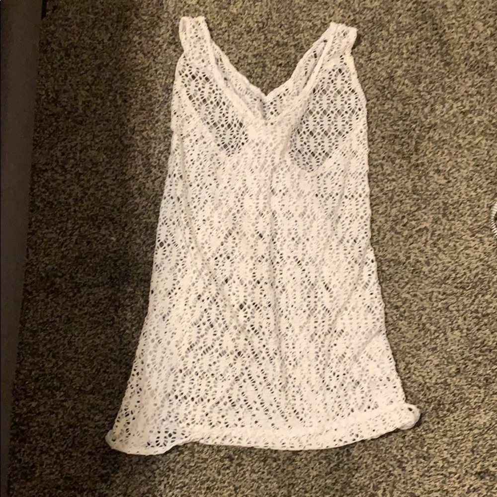 WHITE COVER UP: ONE SIZE FITS ALL